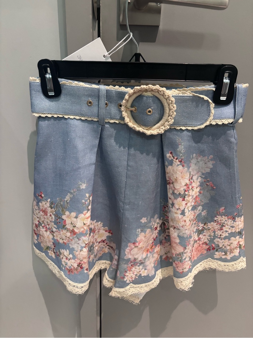 AUTH WOMEN’S ZIMMERMANN CASCADIAN TUCK SHORTS IN BLUE BOTANICAL FLORAL - SZ 0P - Picture 7 of 11